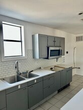 2529 Merrell Rd, Dallas, TX à louer Photo intérieure- Image 2 de 8