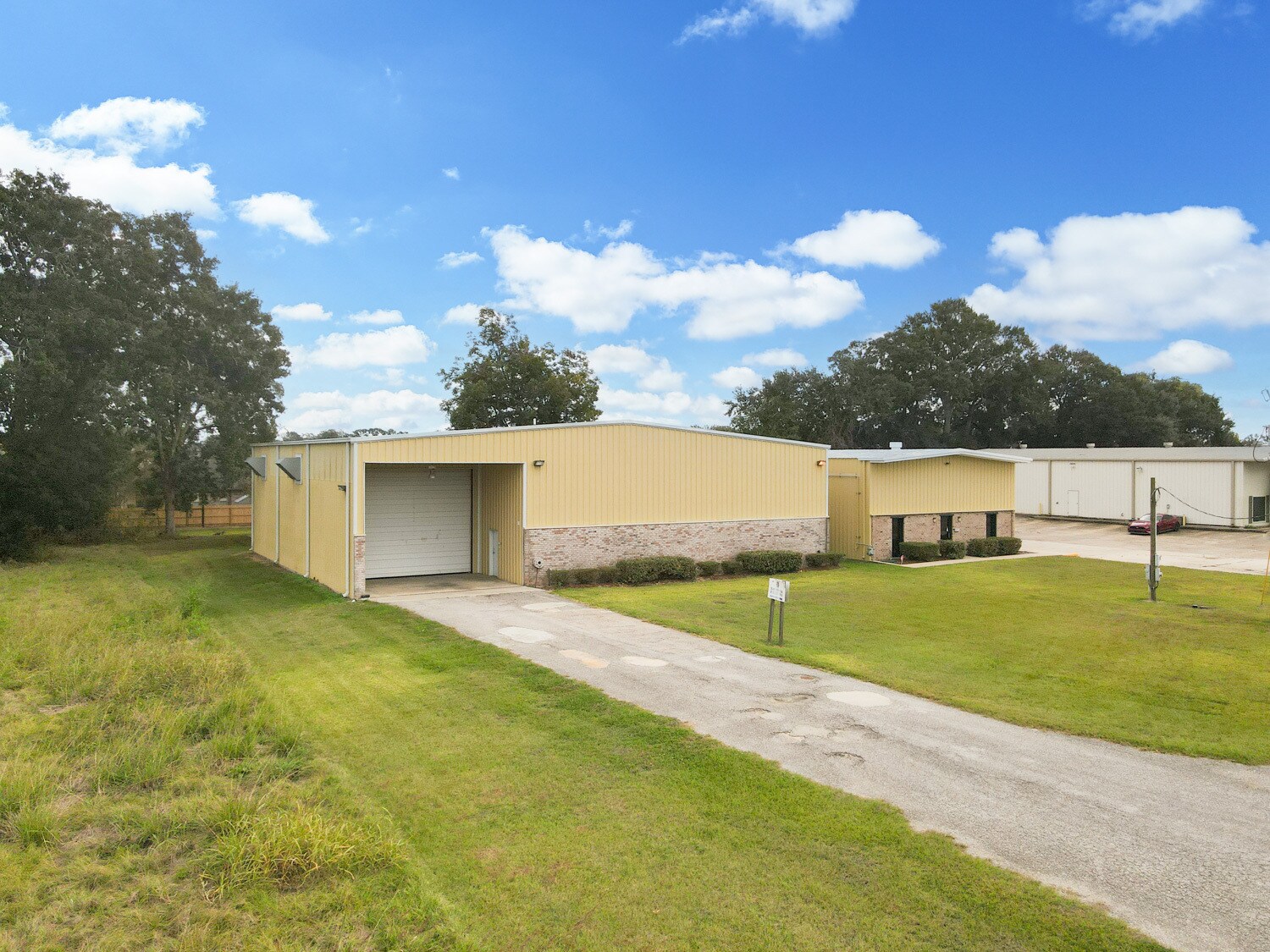 206 Burgess Dr, Broussard, LA à louer Photo du bâtiment- Image 1 de 17