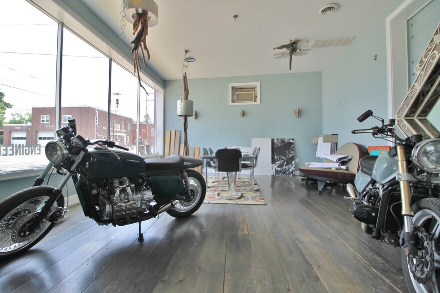 156 Broadway, Port Ewen, NY à louer - Photo du bâtiment - Image 3 de 5