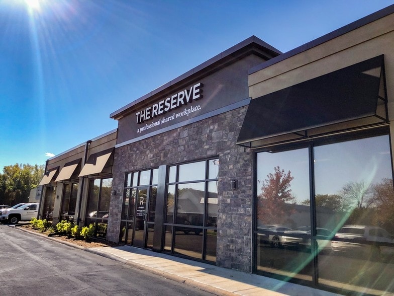 1915 - 1919 Highway 36 W, Roseville, MN for lease - Building Photo - Image 1 of 17