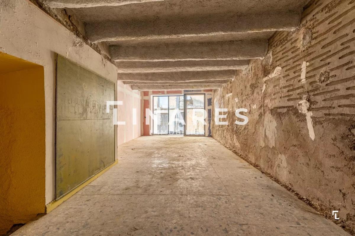 Retail in Aix-en-Provence for lease Interior Photo- Image 1 of 5