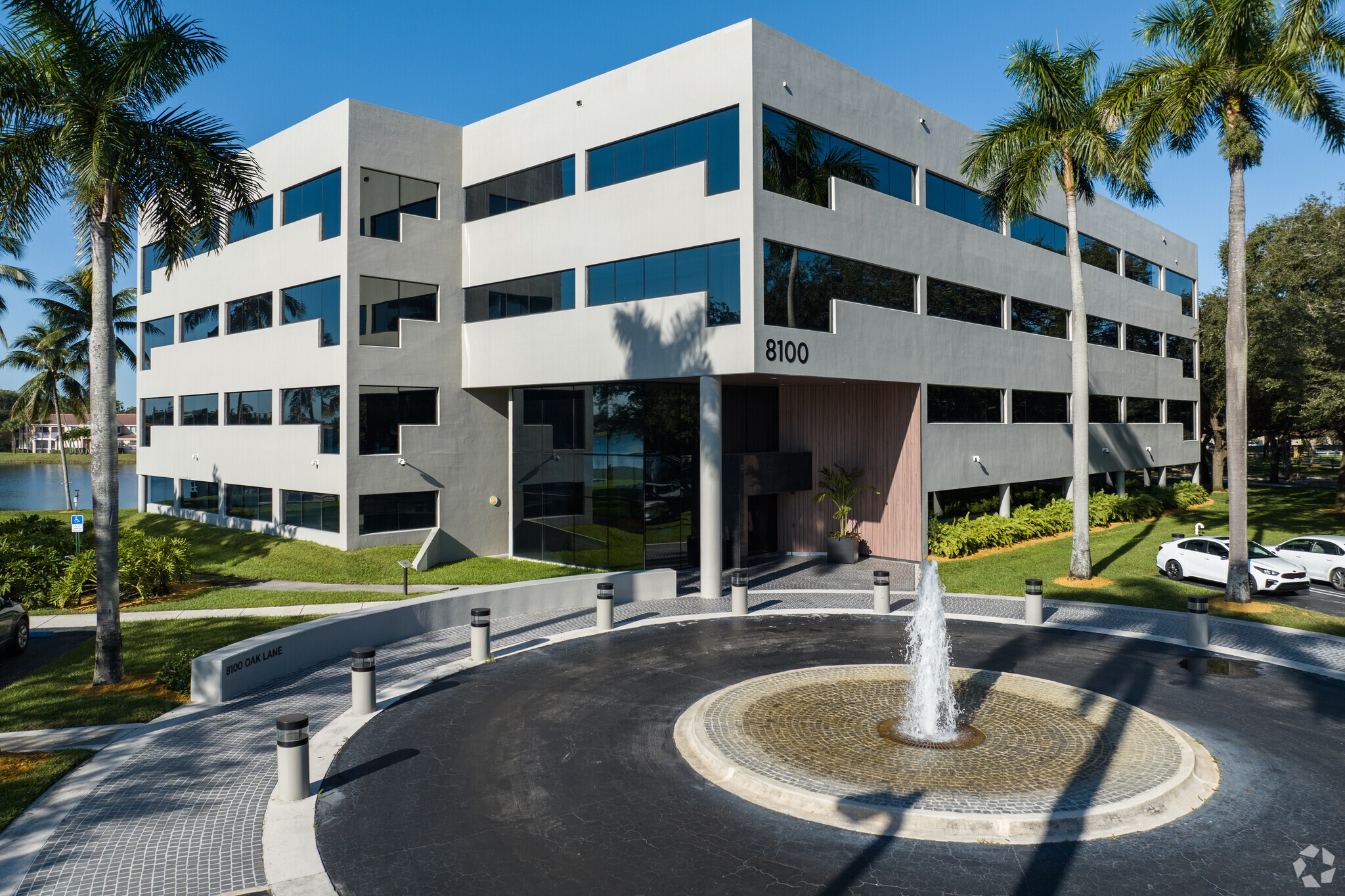 8100 Oak Ln, Miami Lakes, FL for lease Building Photo- Image 1 of 38