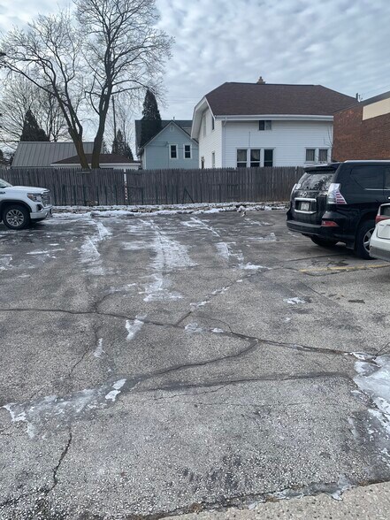 1701 Washington St, Manitowoc, WI à vendre - Photo du bâtiment - Image 2 de 25