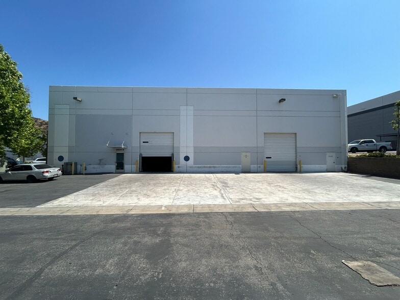 28034 Industry Dr, Valencia, CA for lease - Building Photo - Image 3 of 9