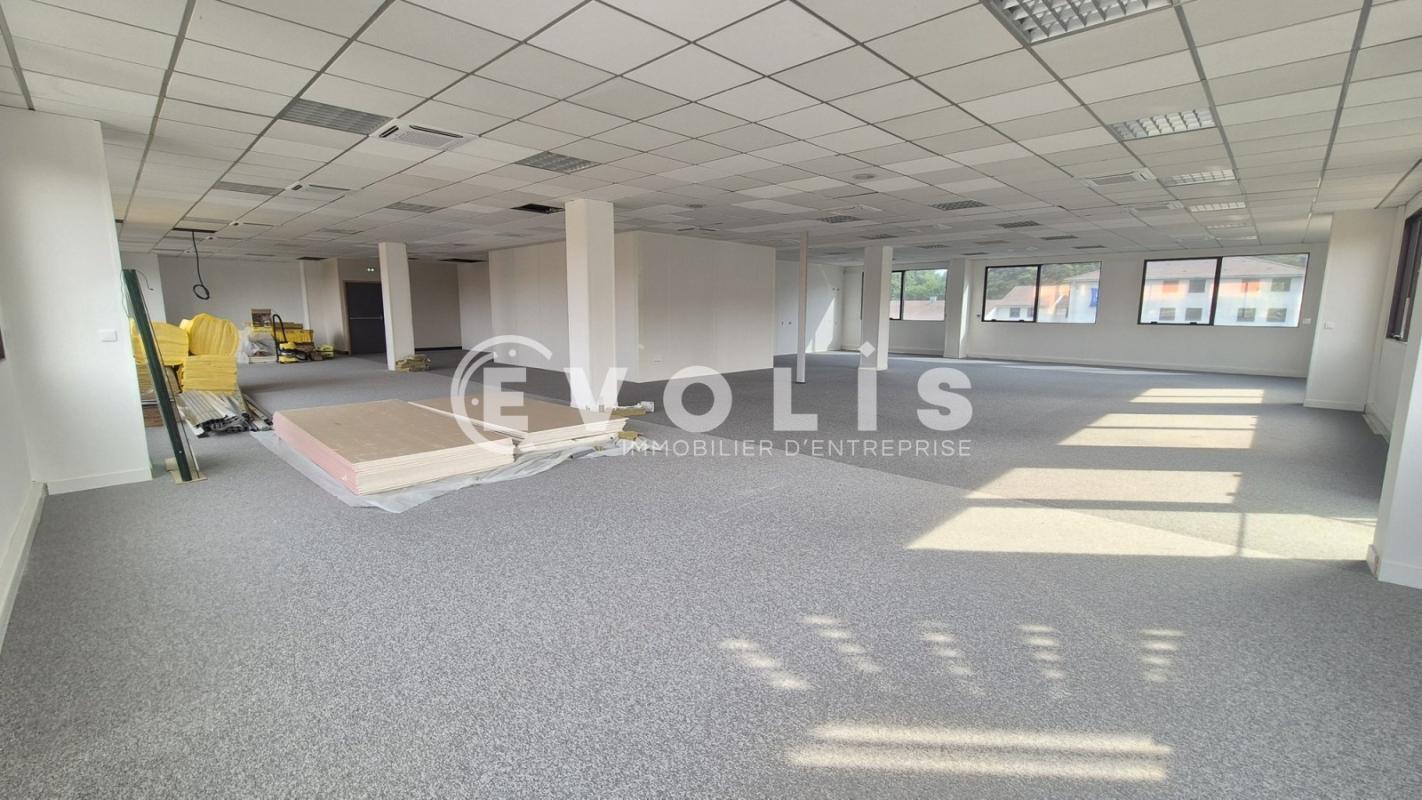 Office in Saint-Thibault-des-Vignes for lease Interior Photo- Image 1 of 13