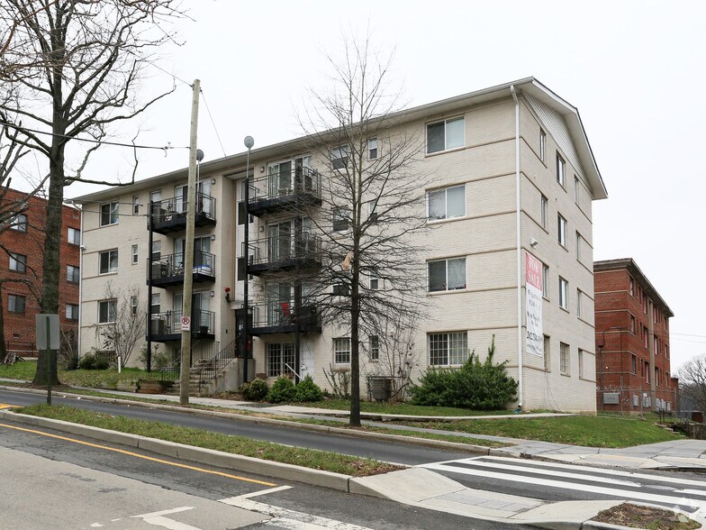 2585 Naylor Rd SE, Washington, DC for sale - Building Photo - Image 2 of 24