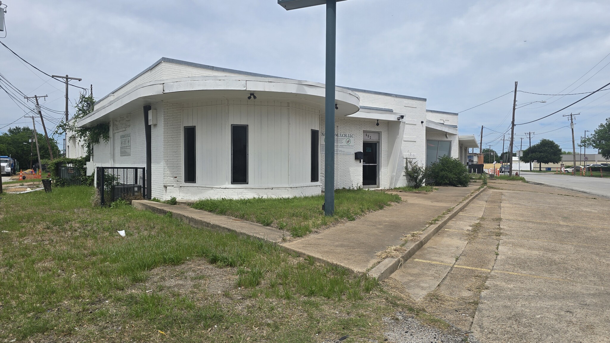 602-604 E Davis St, Grand Prairie, TX à vendre Photo principale- Image 1 de 10