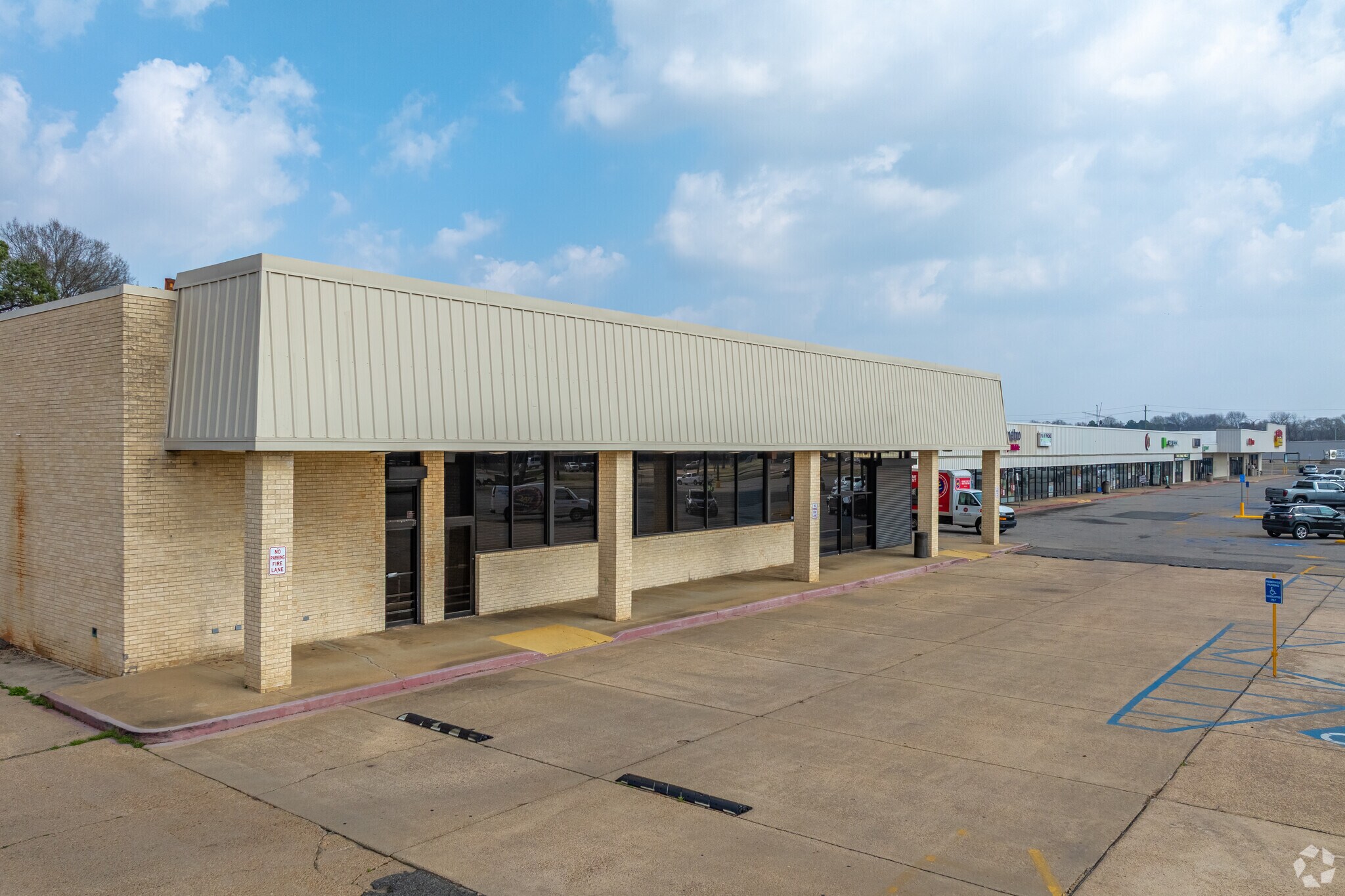 2710-2758 W 70th St, Shreveport, LA à louer Photo du bâtiment- Image 1 de 17