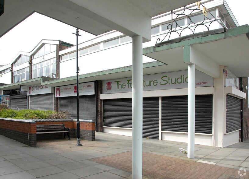 9-11 The Rake Precinct, Wirral à louer - Photo principale - Image 1 de 4