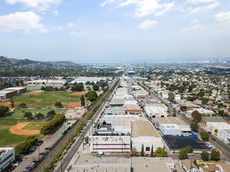 3417 Vineyard Ave, Los Angeles, CA à louer - Aérien - Image 2 de 5