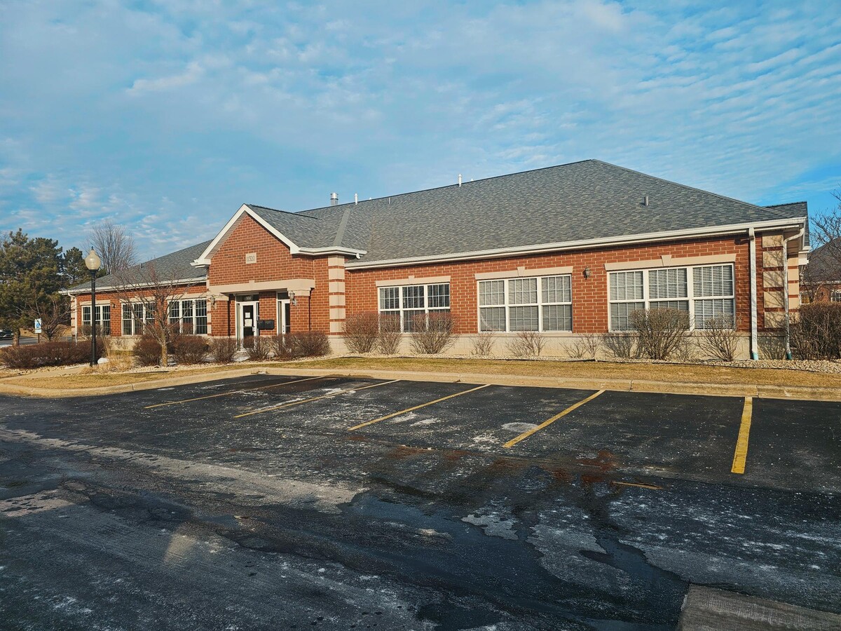 11520 W 183rd St, Orland Park, IL 60467 - Unit SW -  - Interior Photo - Image 1 of 14