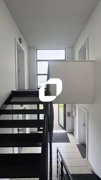 17 Rue Des Frères Lumière, Eckbolsheim à louer - Photo intérieure - Image 3 de 11