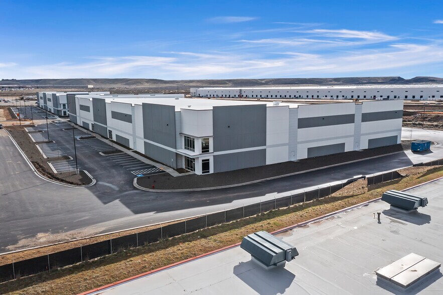 7075 S Eisenman Rd, Boise, ID à louer - Photo du bâtiment - Image 2 de 12