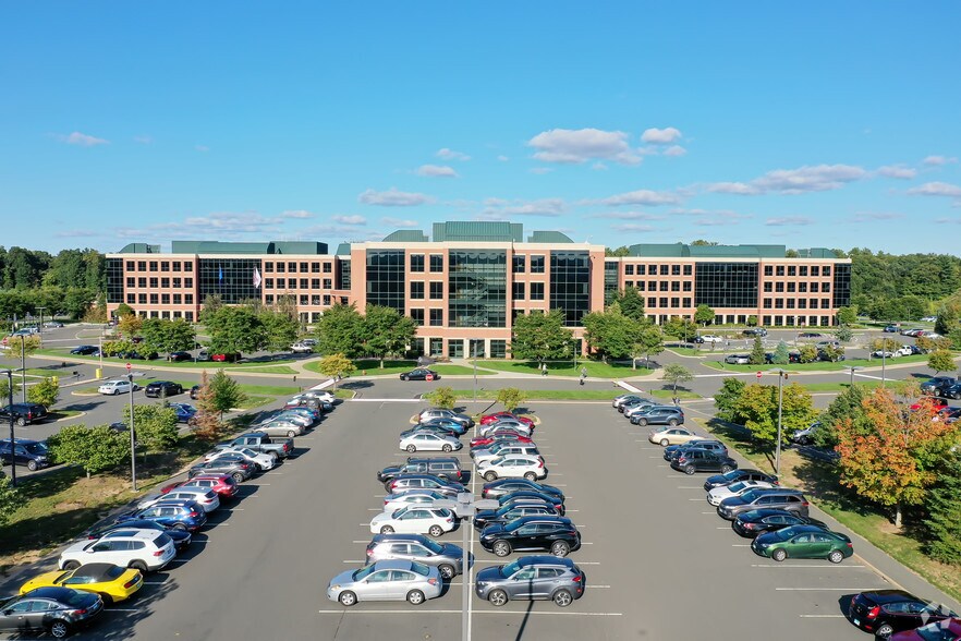 1 Griffin Rd N, Windsor, CT à vendre - Photo du bâtiment - Image 2 de 17