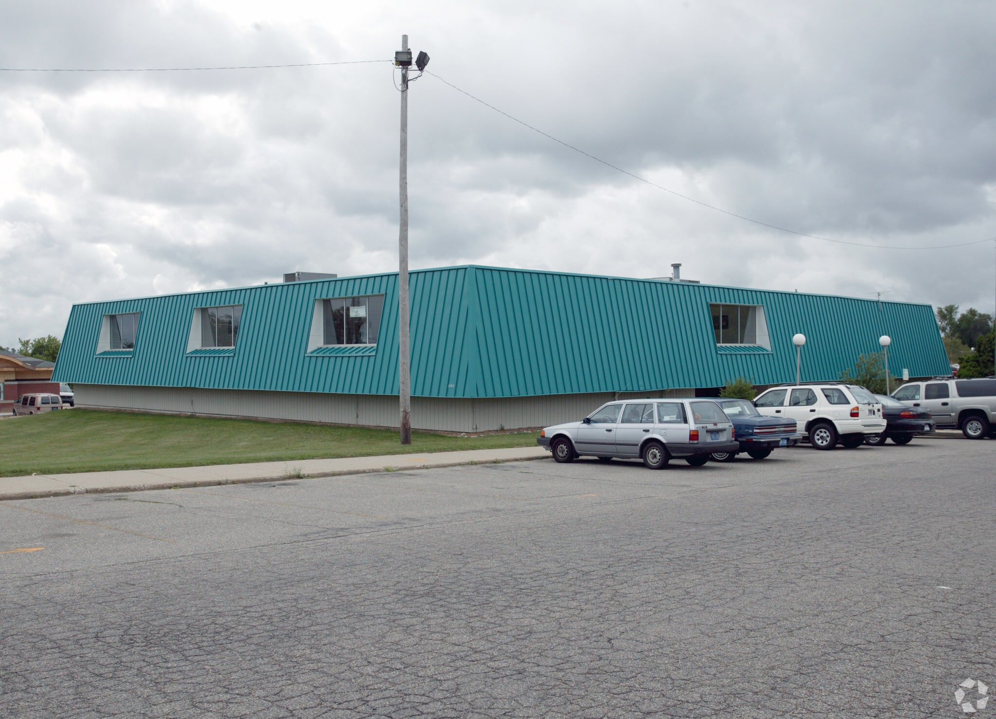 1040 4 Mile Rd, Grand Rapids, MI for lease Primary Photo- Image 1 of 2
