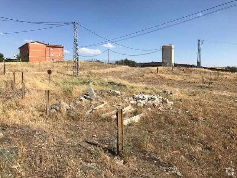 Calle Mayor, 61, Santa María la Real de Nieva, Segovia à vendre - Photo du bâtiment - Image 2 de 5