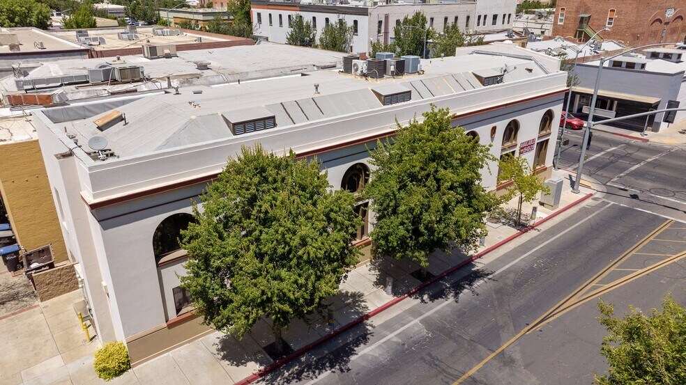 119 S Locust St, Visalia, CA à vendre - Photo du bâtiment - Image 3 de 8