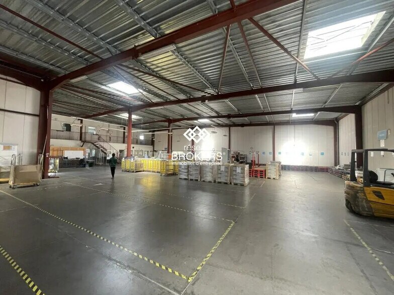 Industrial in for lease - Interior Photo - Image 3 of 8
