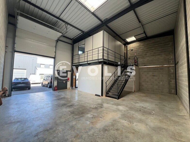 662 Rue Des Jonchères, Genay for lease - Building Photo - Image 1 of 3