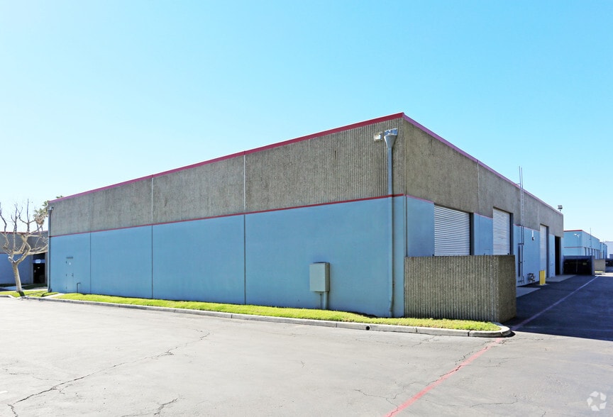 367-377 S Acacia Ave, Fullerton, CA for lease - Building Photo - Image 3 of 3