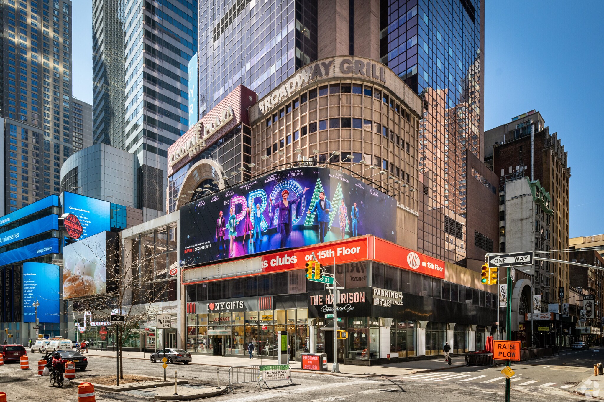 1601-1605 Broadway, New York, NY à louer Photo du bâtiment- Image 1 de 6