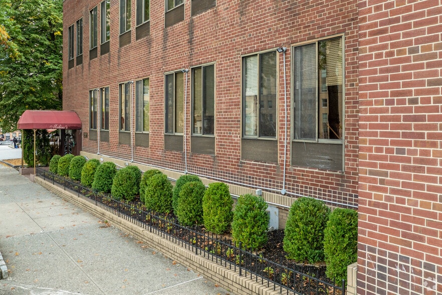 99 Court St, White Plains, NY for lease - Building Photo - Image 3 of 17