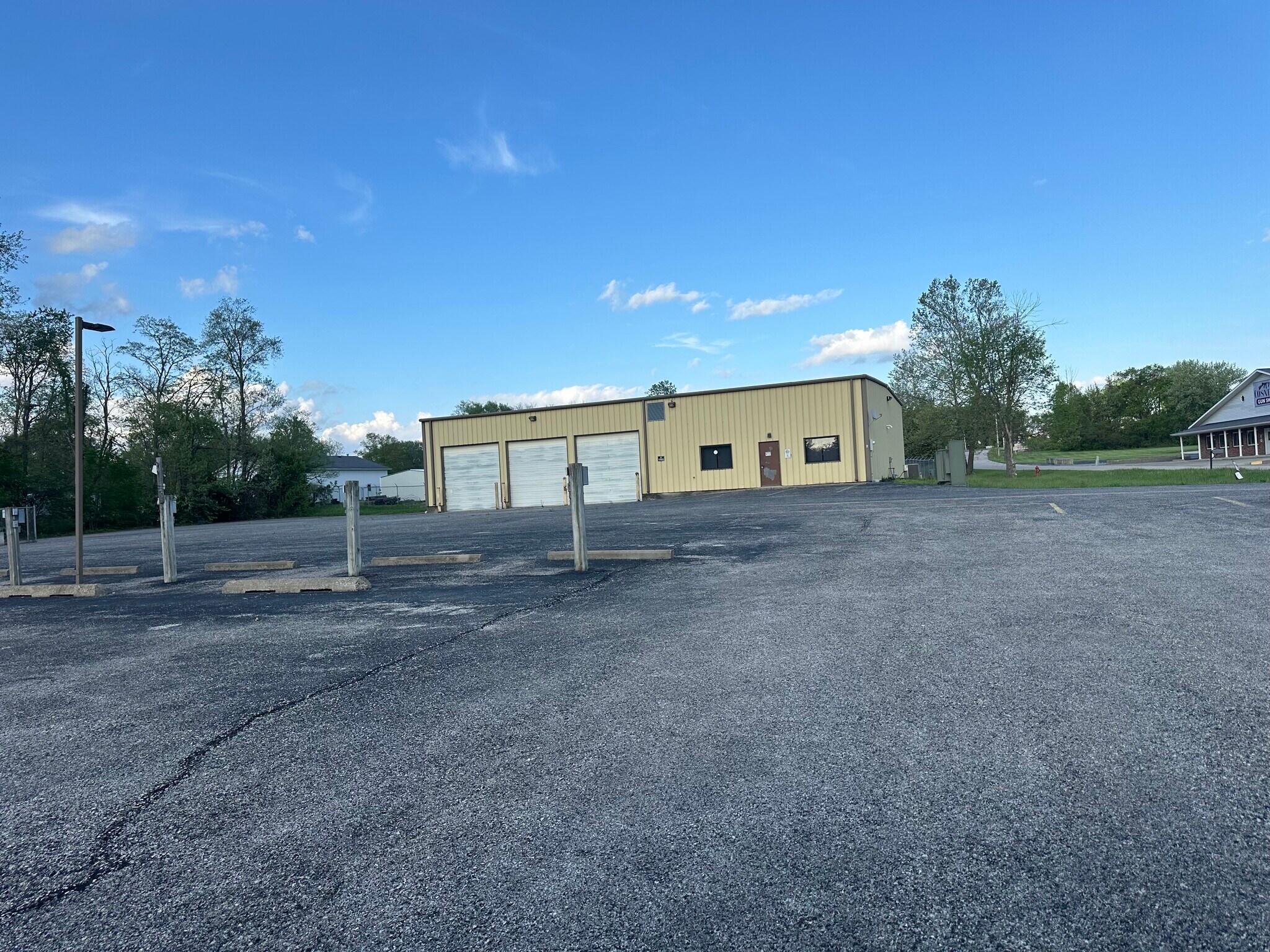 2311 Industrial Dr, Bedford, IN à vendre Photo du bâtiment- Image 1 de 6