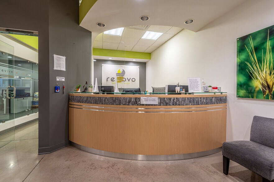 3000 Woodcreek Dr, Downers Grove, IL à louer - Photo intérieure - Image 3 de 16