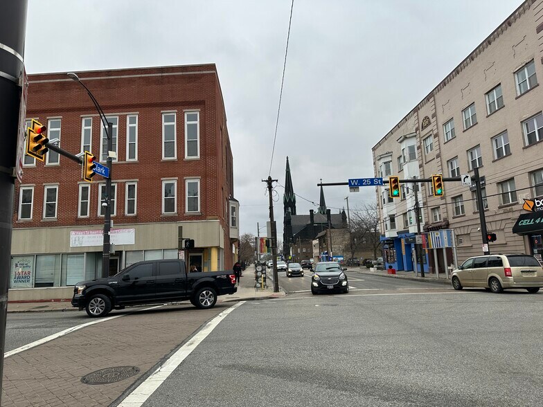 3093-3095 W 25th St, Cleveland, OH à louer - Photo du bâtiment - Image 3 de 15