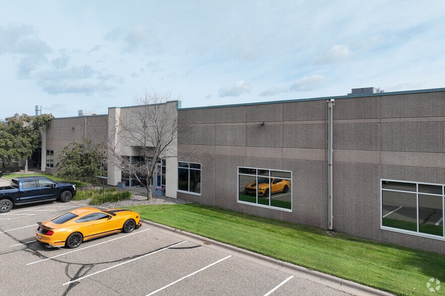 17834 Industrial Cir NW, Elk River, MN for lease - Primary Photo - Image 1 of 6