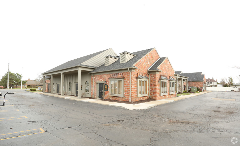 16801 Newburgh Rd, Livonia, MI for lease - Building Photo - Image 2 of 4