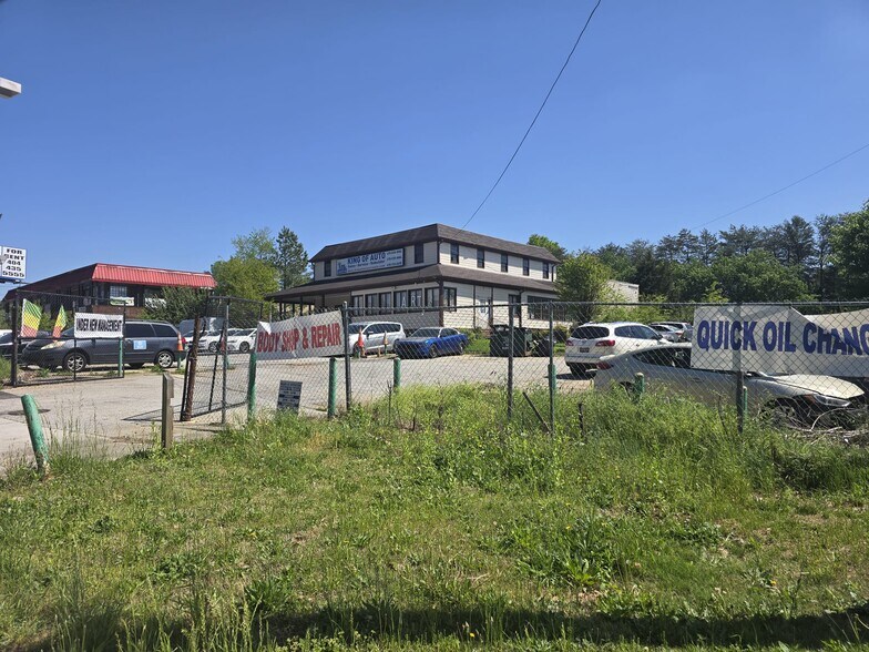 5885 Memorial Dr, Stone Mountain, GA à vendre - Photo du bâtiment - Image 2 de 13