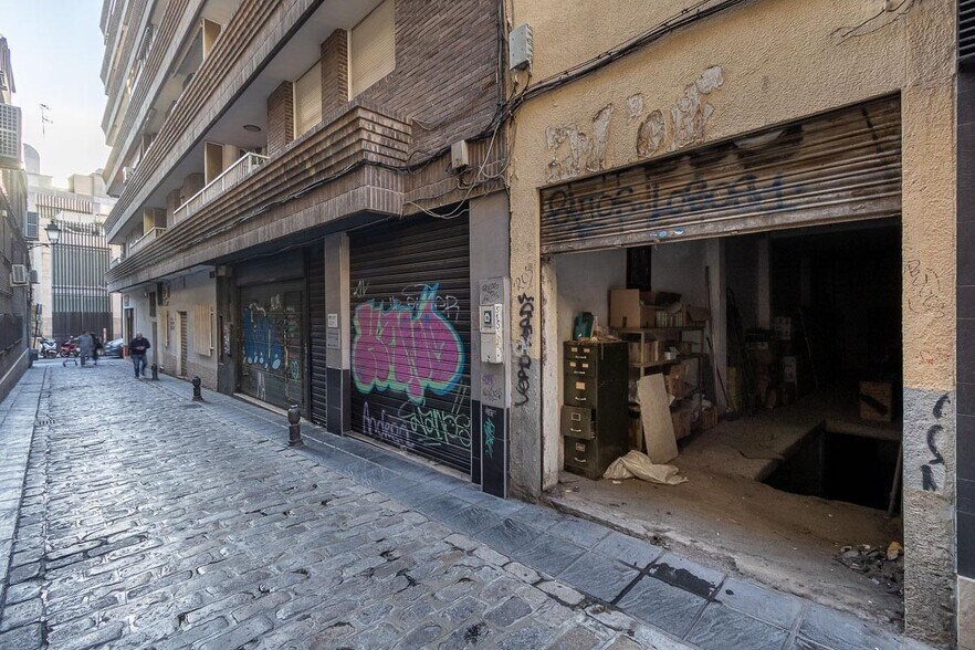 Commerce de détail dans Granada, Granada à vendre - Photo du bâtiment - Image 2 de 16