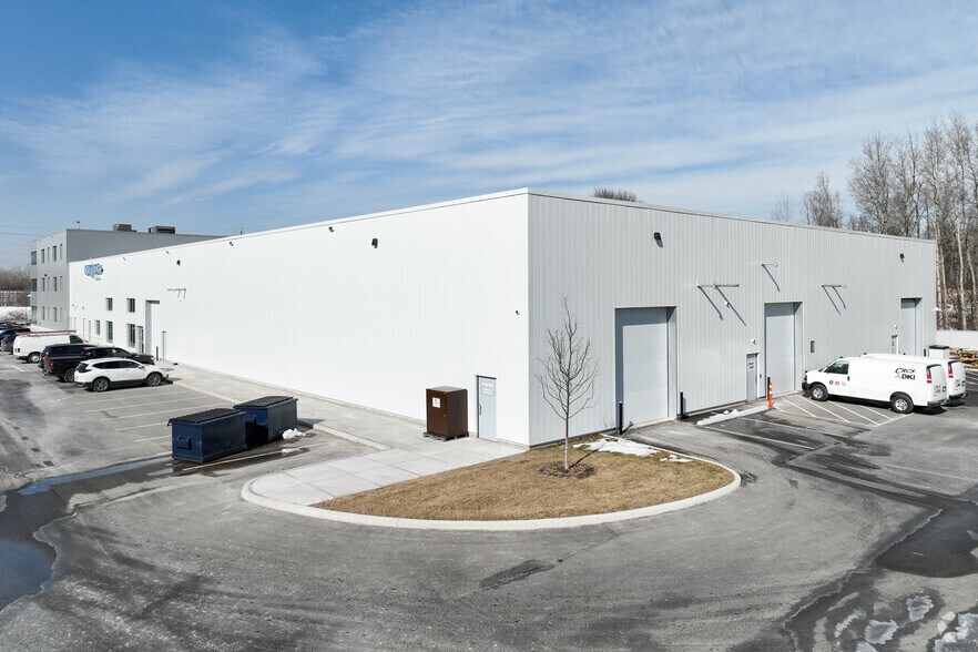 1707 Thornton Rd N, Oshawa, ON à louer - Photo du bâtiment - Image 2 de 3