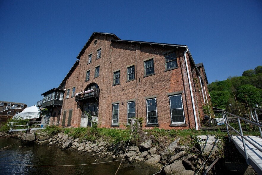 108 E Strand St, Kingston, NY à vendre - Photo du bâtiment - Image 2 de 11