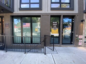 Plus de détails pour 630 Grand St, Brooklyn, NY - Vente au détail à louer