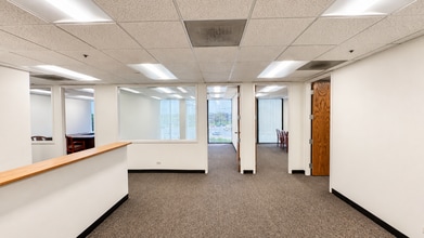 800 Enterprise Dr, Oak Brook, IL for lease Interior Photo- Image 1 of 5