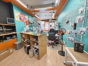 Retail in Segovia, Segovia for lease Interior Photo- Image 2 of 11