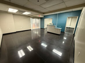 11155 SW 112th Ave, Miami, FL for lease Interior Photo- Image 2 of 4