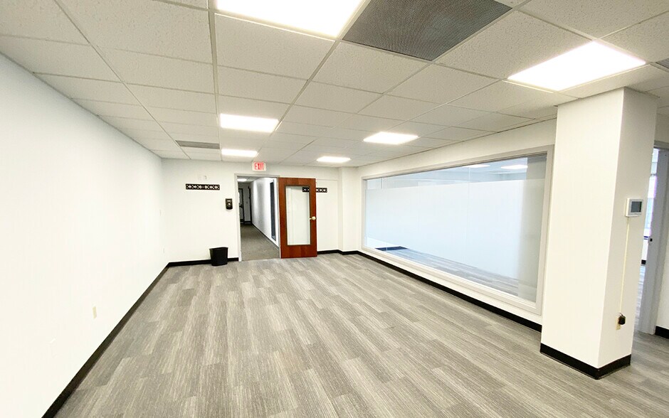 225 Market St, Harrisburg, PA for lease - Interior Photo - Image 3 of 18