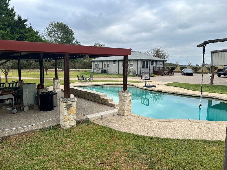 31807 Old Washington Rd, Waller, TX à vendre - Photo du bâtiment - Image 3 de 12