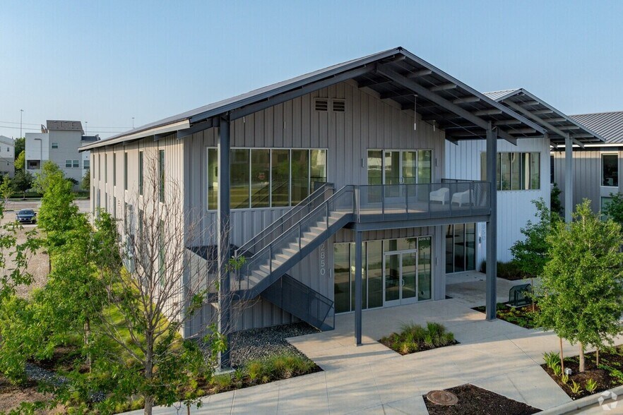 2850 Clinton Dr, Houston, TX à vendre - Photo du bâtiment - Image 2 de 5