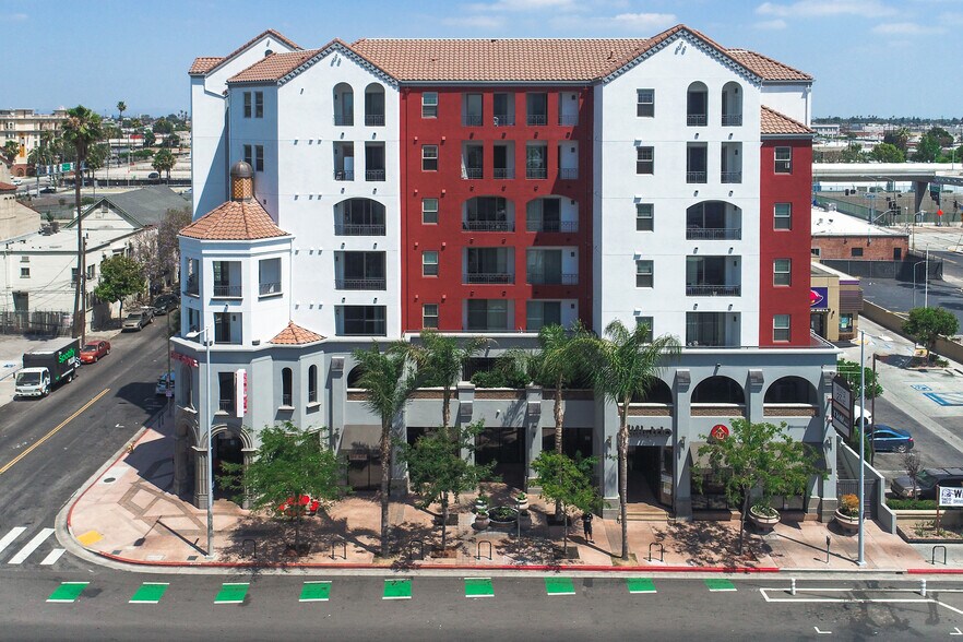 2700 S Figueroa St, Los Angeles, CA à louer - Photo du bâtiment - Image 2 de 5