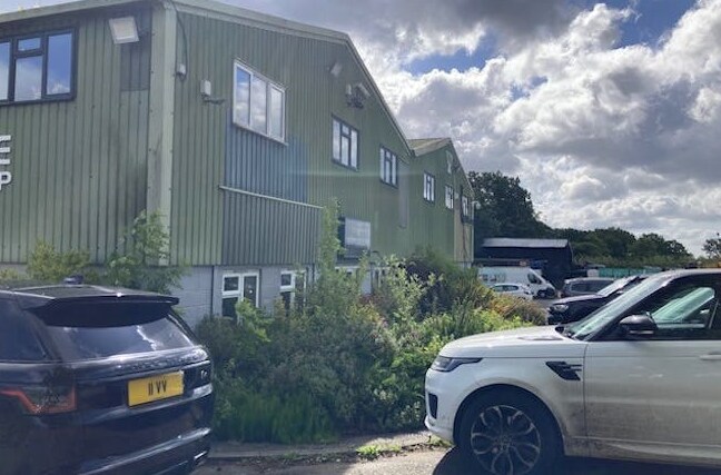 Hallgrove, Bagshot à louer - Photo du bâtiment - Image 3 de 3