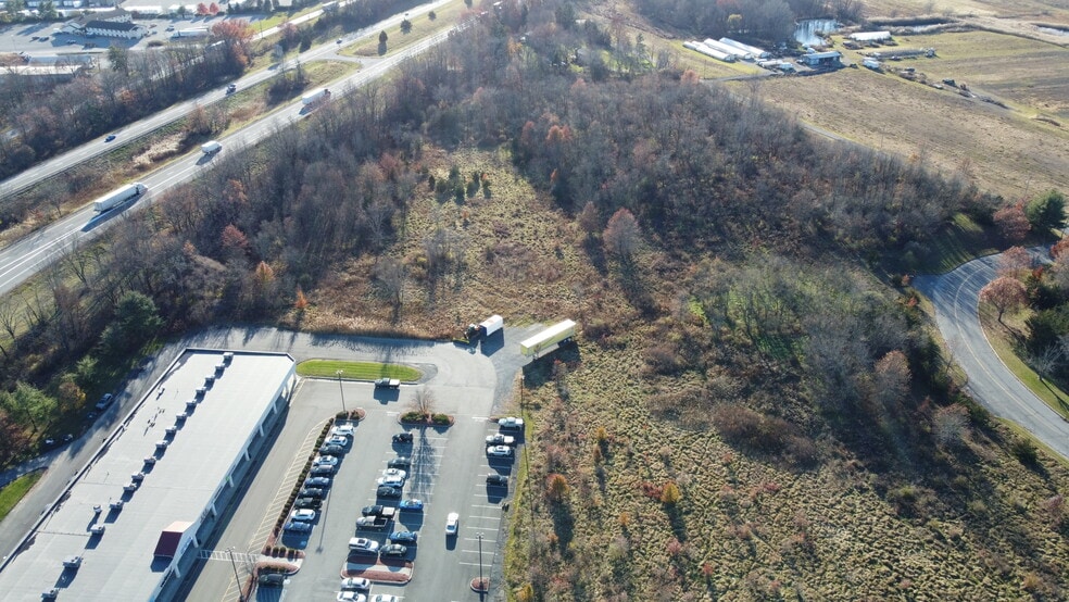 93 93 - 9 Hawkins, Montgomery, NY à vendre - Photo du bâtiment - Image 2 de 6