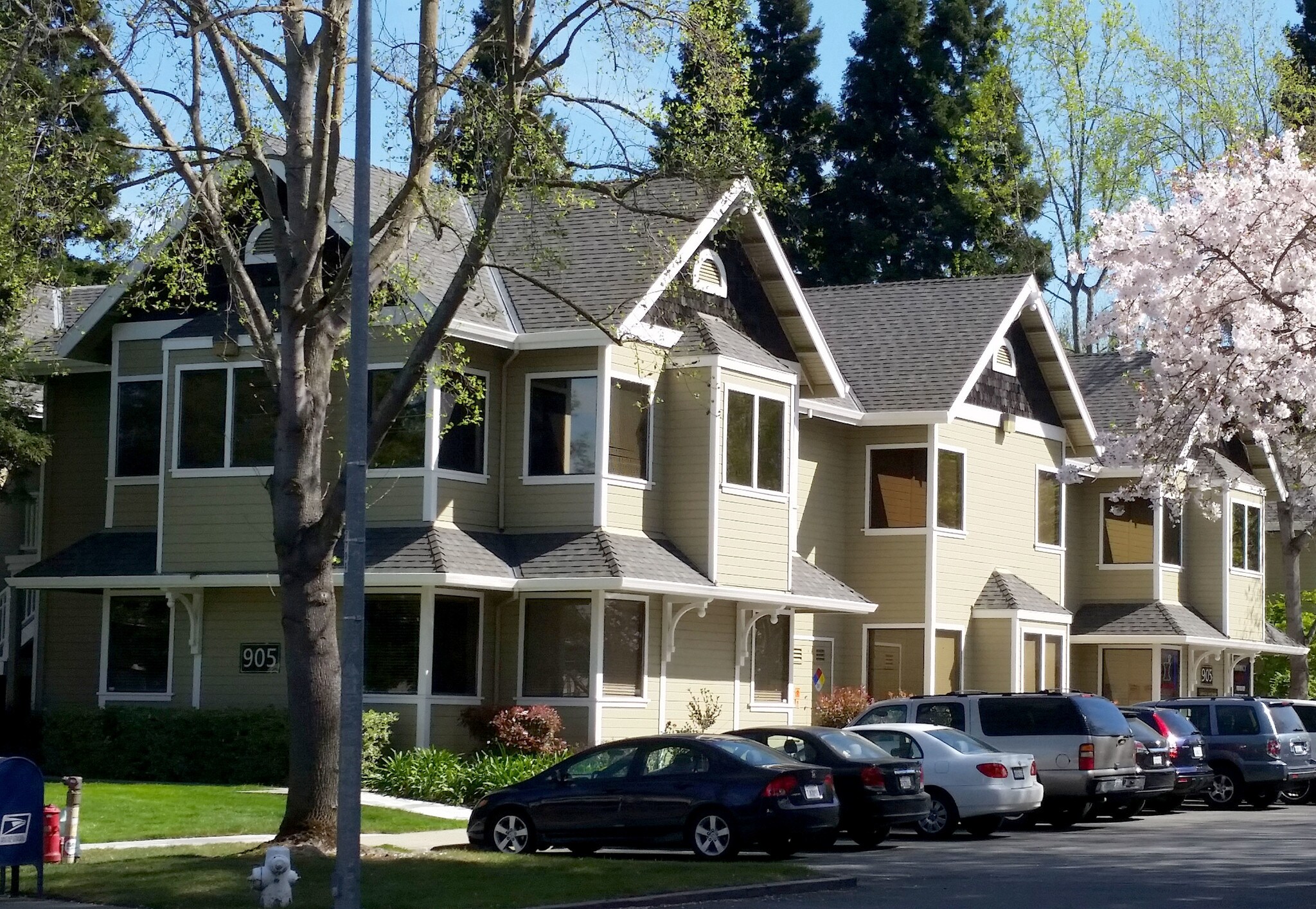 903-909 San Ramon Valley Blvd, Danville, CA à louer Photo du bâtiment- Image 1 de 16