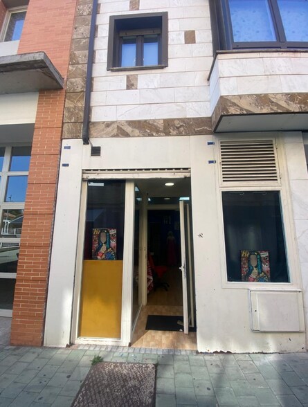Commerce de détail dans Fuenlabrada, Madrid à louer - Photo du bâtiment - Image 1 de 1