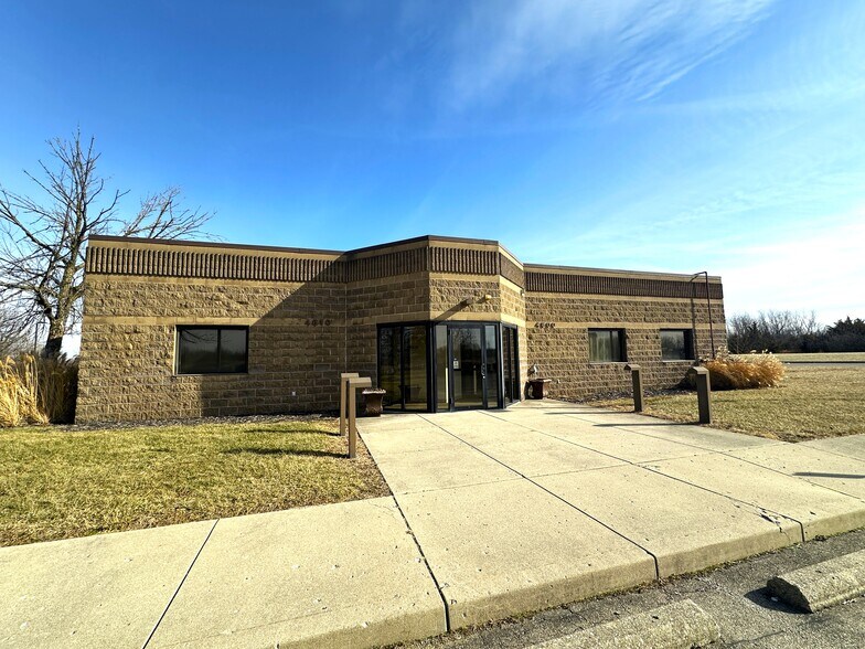 Portfolio of Two Buildings - Office/Flex portefeuille de 2 propriétés à vendre sur LoopNet.ca - Photo du bâtiment - Image 3 de 15