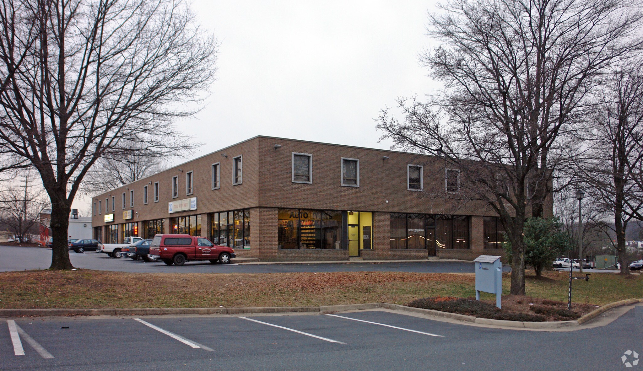7890 Backlick Rd, Springfield, VA à louer Photo du bâtiment- Image 1 de 4