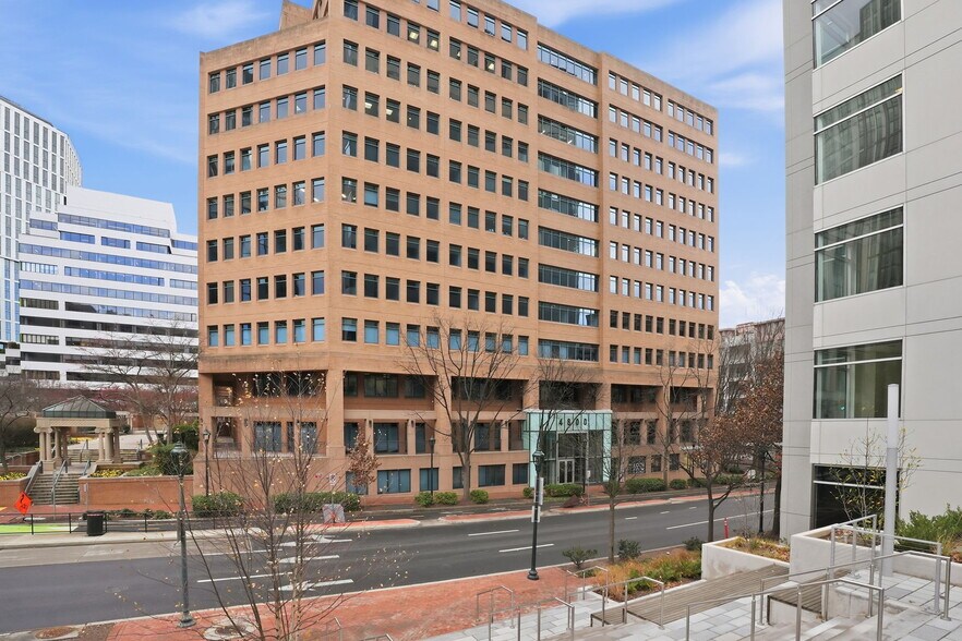 4800 Montgomery Ln, Bethesda, MD à louer - Photo du bâtiment - Image 2 de 24